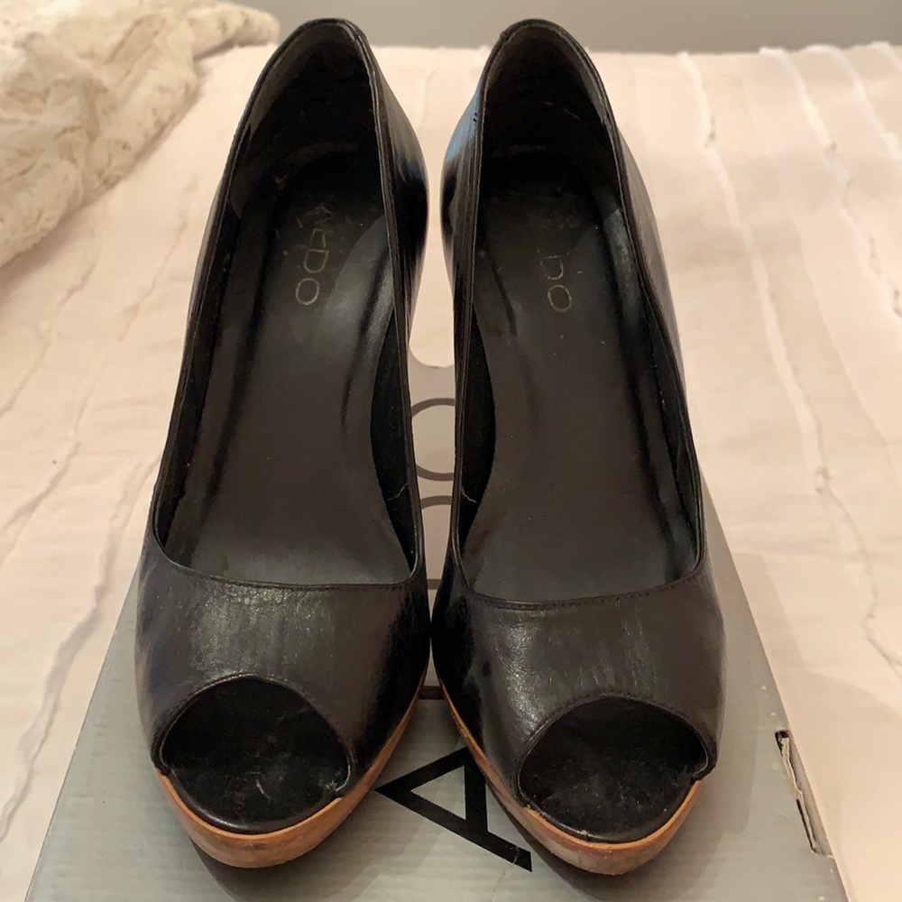 Leofa Black Peep Toe Heels